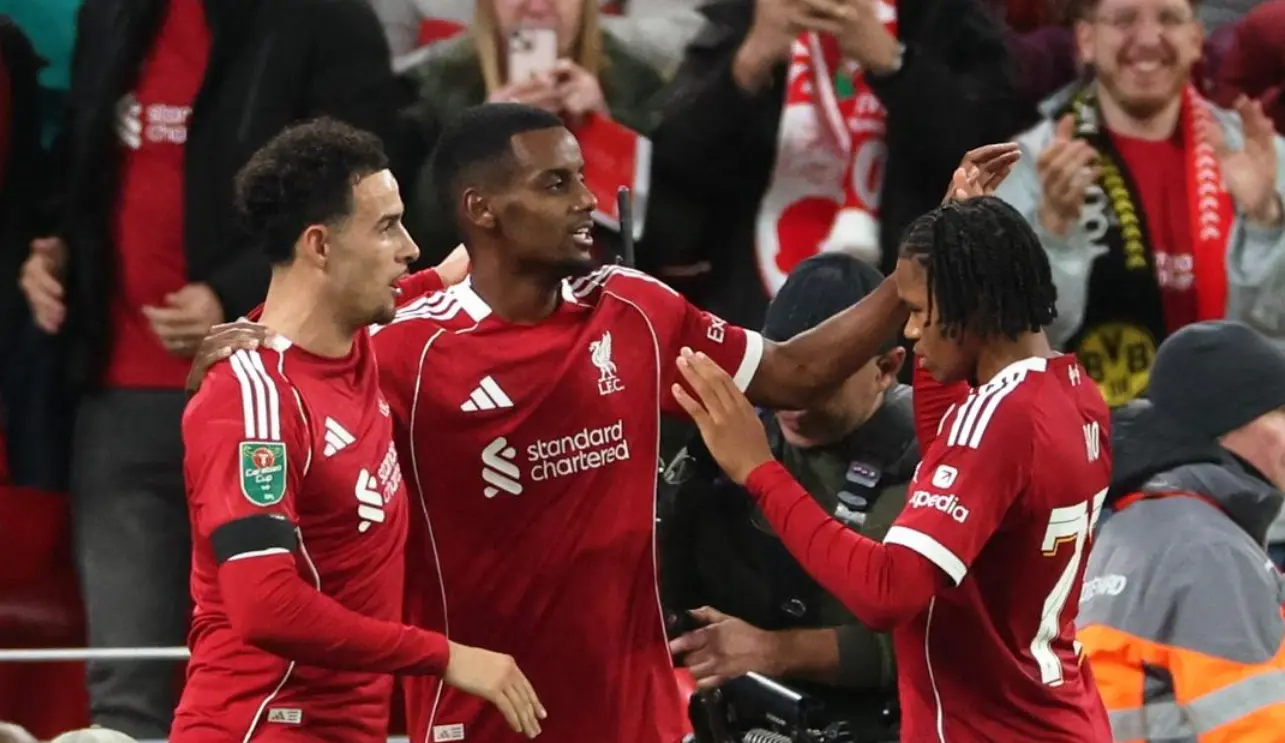 查尔斯门前, 射门被扑了 查尔斯门前, 射门被扑了