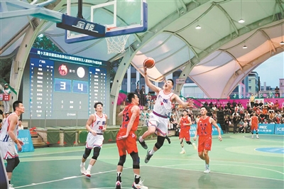 随着终场哨, 广东队接连 随着终场哨, 广东队接连