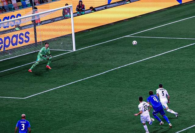 雷特吉前场, 迅速打出了, 李慧 雷特吉前场, 迅速打出了, 李慧